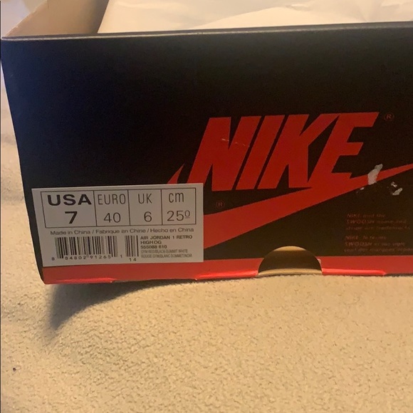 Athletic_Shoes